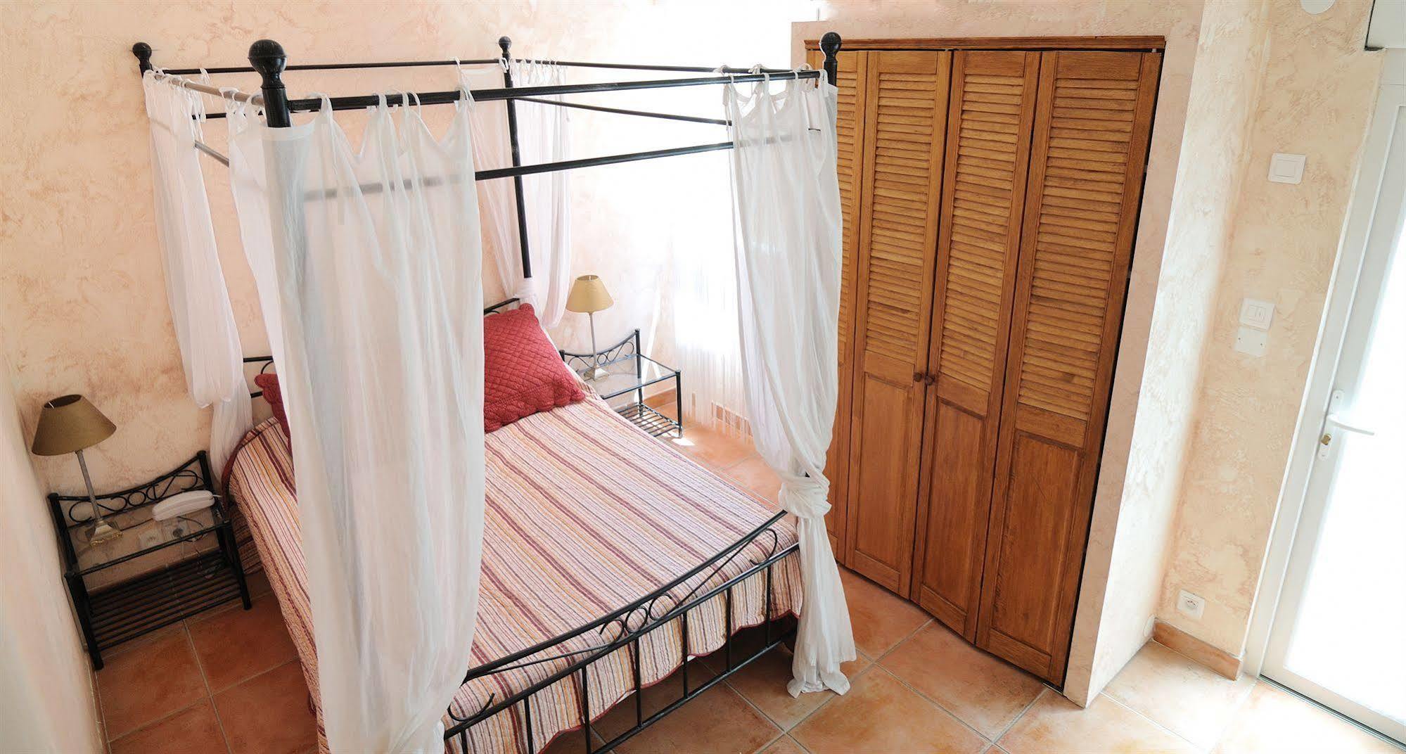 Hotel Les Grenadines แอกด์ ภายนอก รูปภาพ